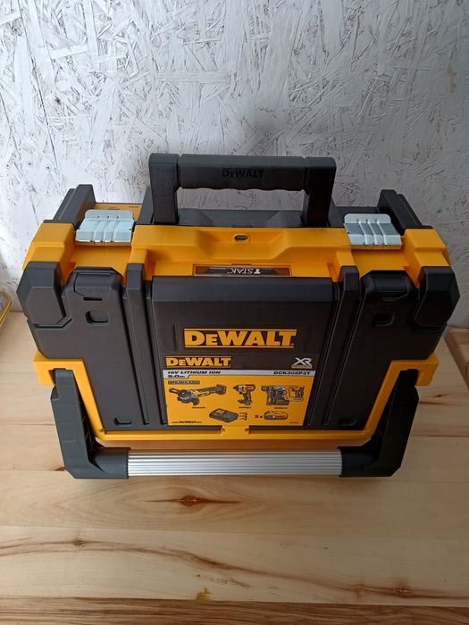 Ящик TSTAK 2.0 DeWALT, 440 х 330 х 180 мм, з органайзером і вставкою з