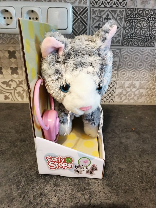 Interaktywny chodzący kotek na smyczy