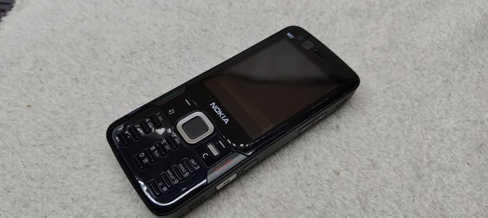 Nokia N82          .