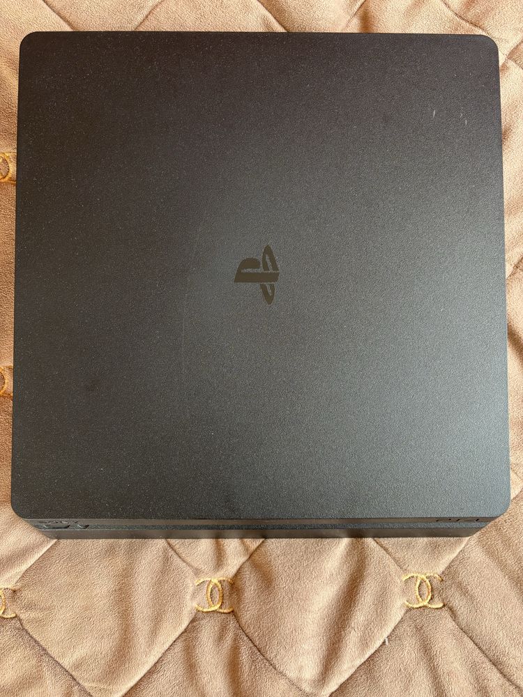 Продам PlayStation 4 slim 1tb