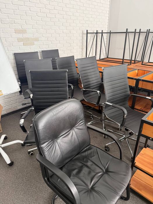 Крісла та стільці офісні конференц менеджера керівника