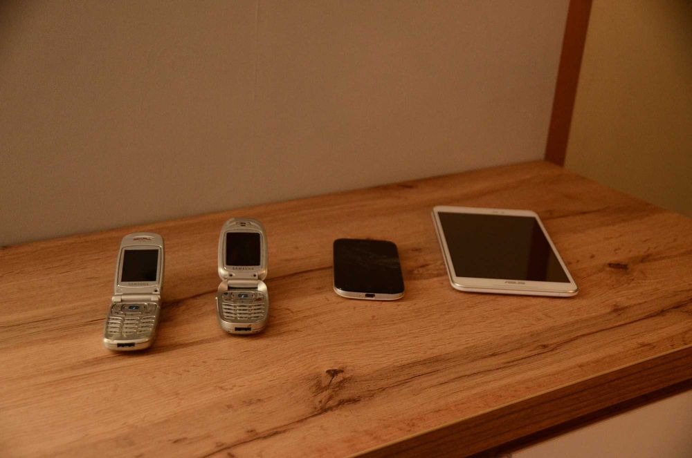 Телефони і планшет