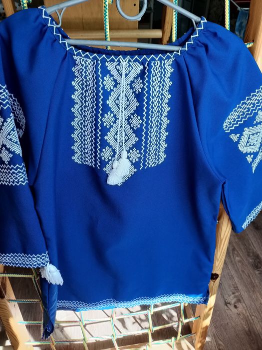Жіноча вишиванка 44-46 розмір ручна вишивка