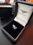 Pin Flying B prateado da Bentley
