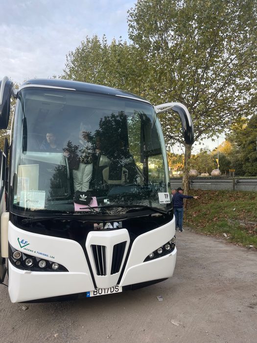 Aluguer de autocarros de turismo minibus