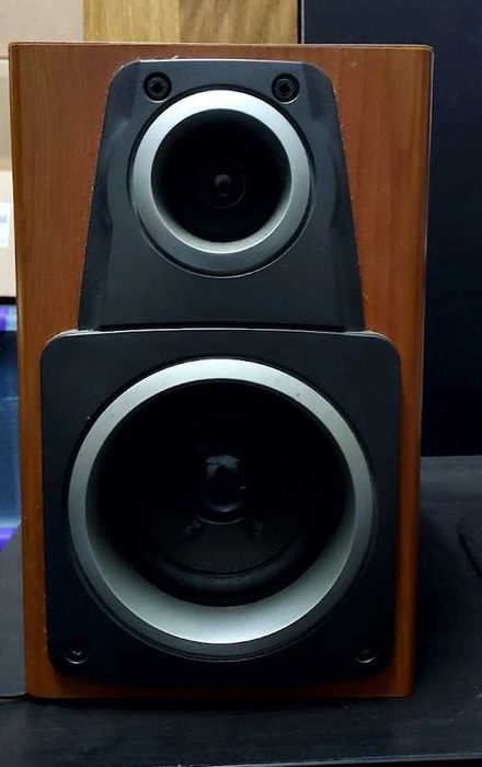 Colunas Well 4Ω (10–15 W) – som equilibrado num formato compacto