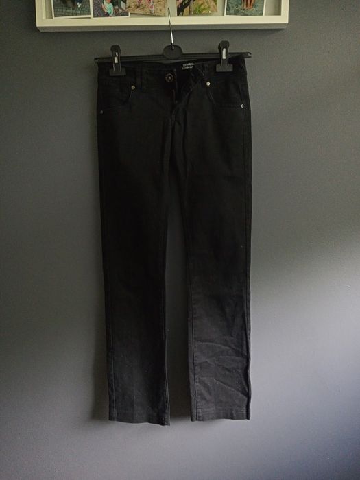 Spodnie jeansowe czarne proste nogawki Terranova XS 34 biodrówki