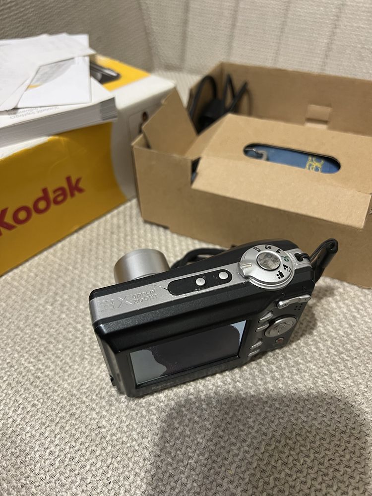 Цифровой фотоаппарат Kodak полный комплект