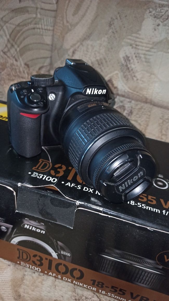 Nikon D3100+повний комплект