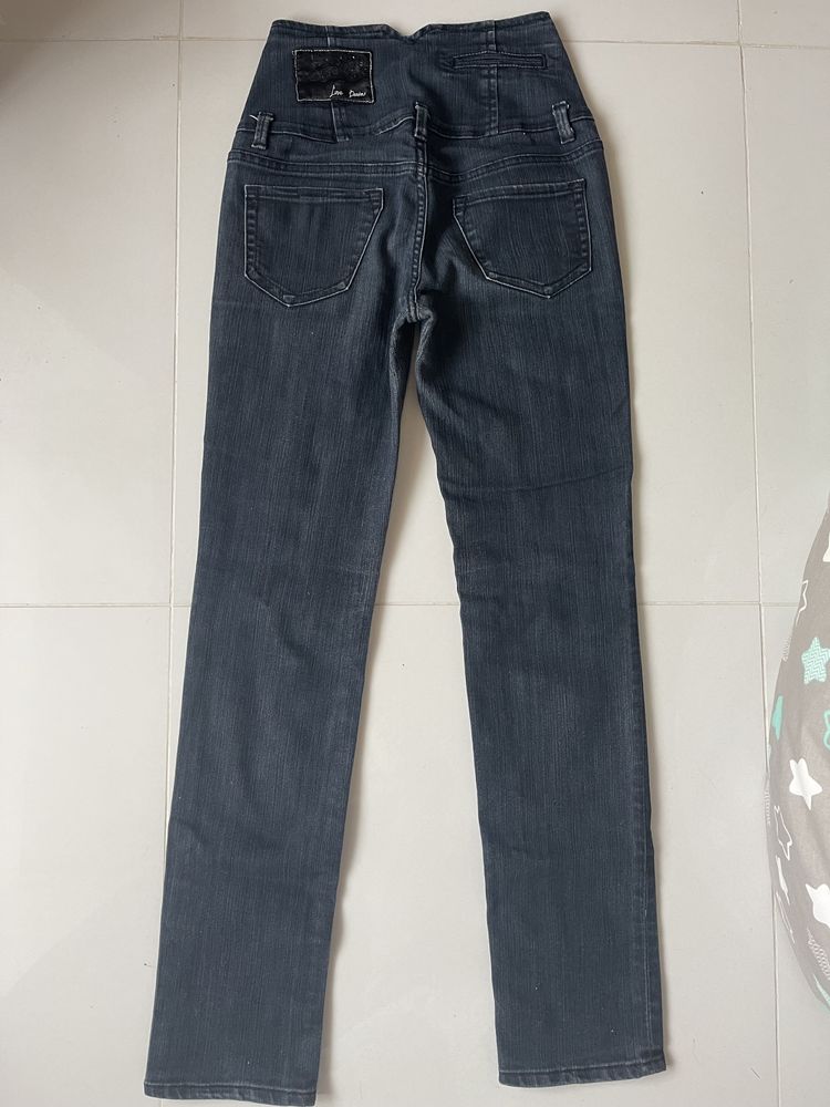 Продам женские джинсы темно синие прямы 34р  хс с и лосины