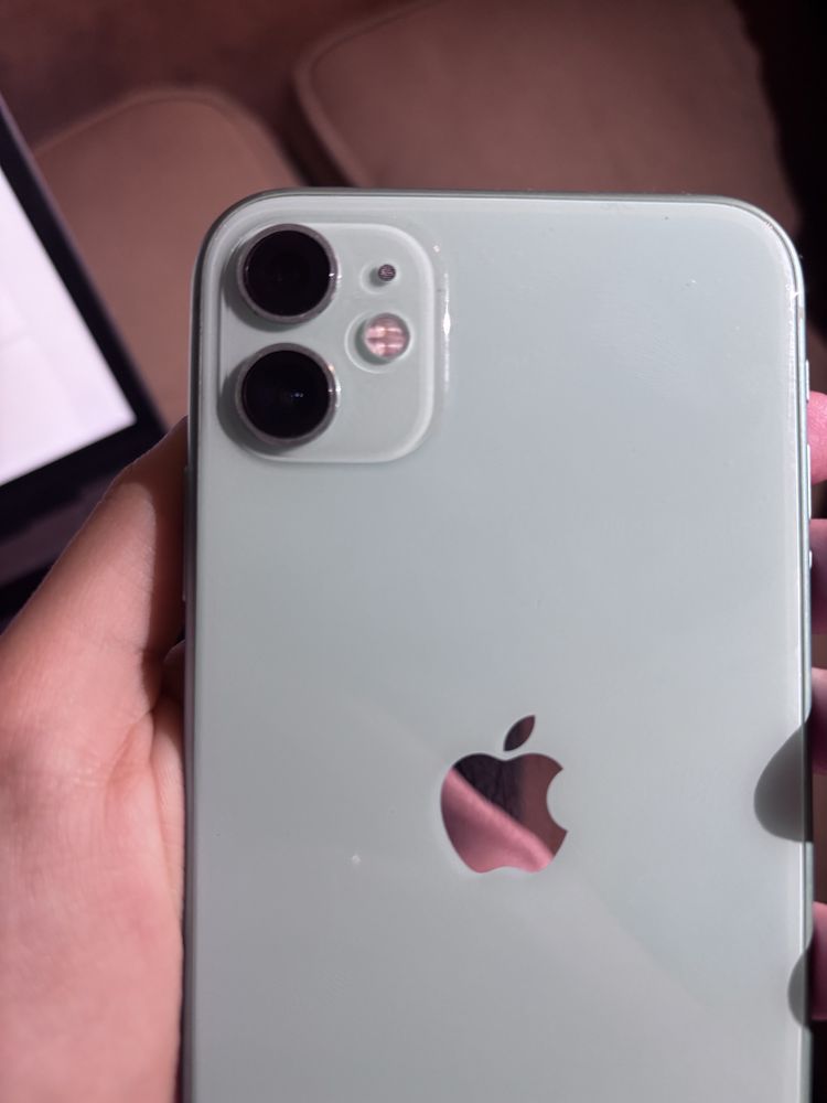 iPhone 11 em bom estado