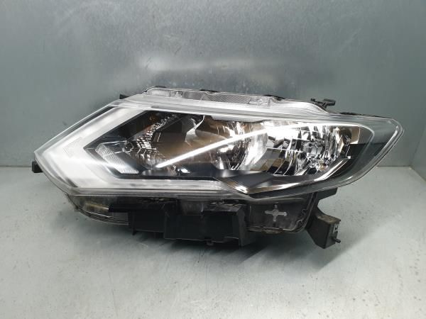 Ótica / farol esquerda NISSAN X-Trail (T32)