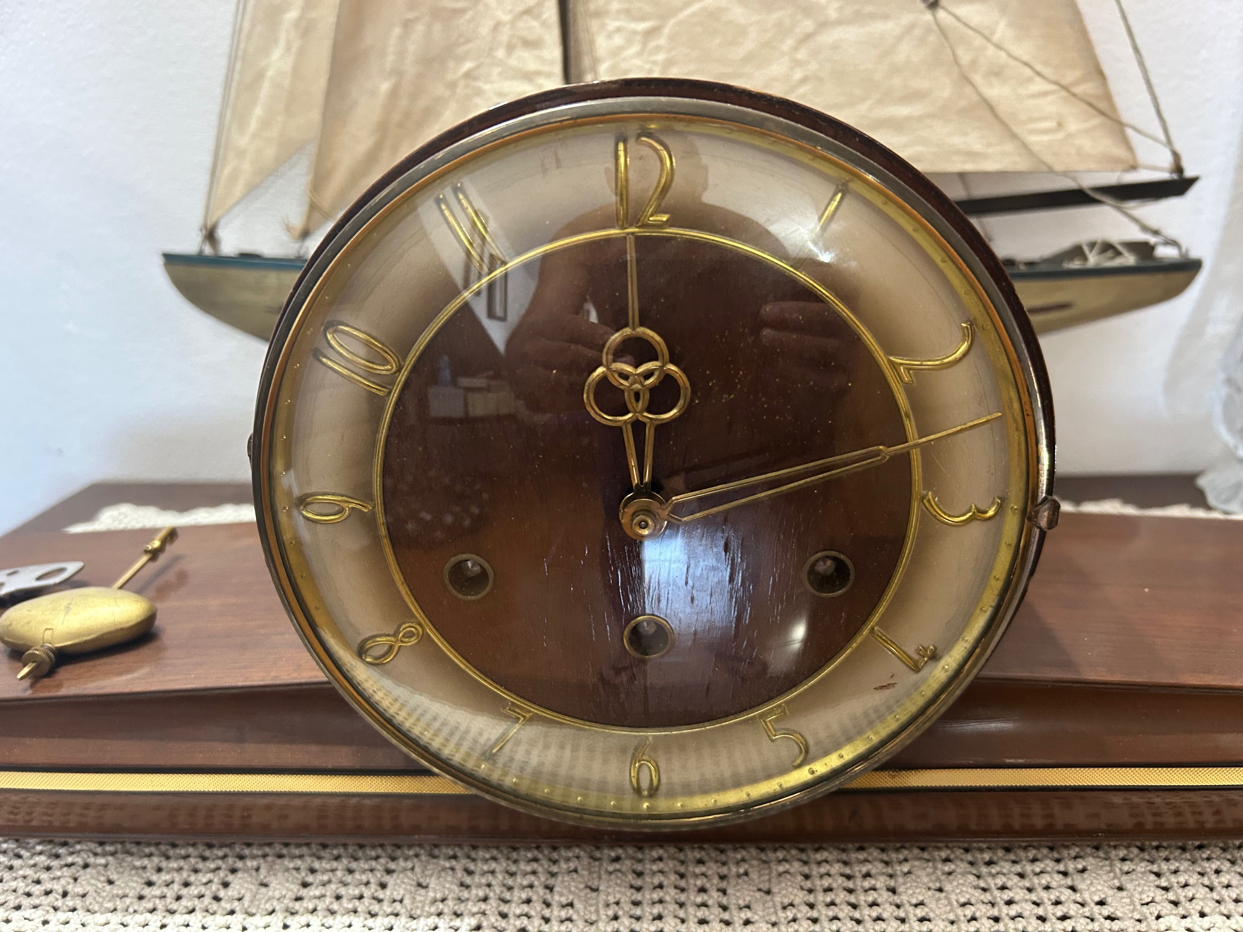 Relógio de mesa de Westminster.