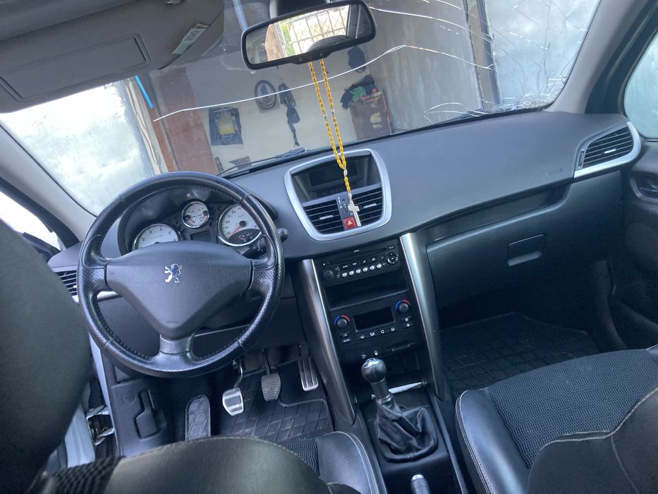 Peugeot 207 sw cross