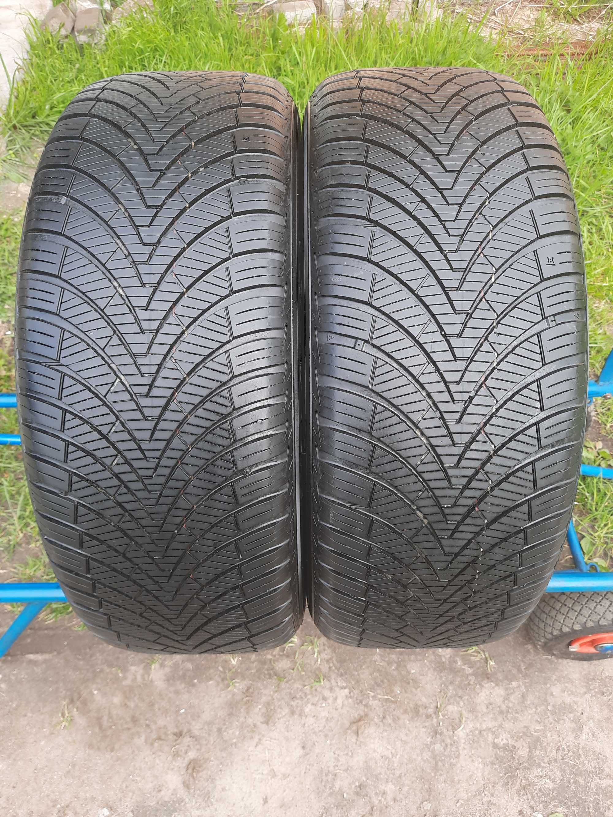 Opony wielosezonowe klasy średniej KUMHO 255/55/19 ok. 6 mm 2021 r SUV