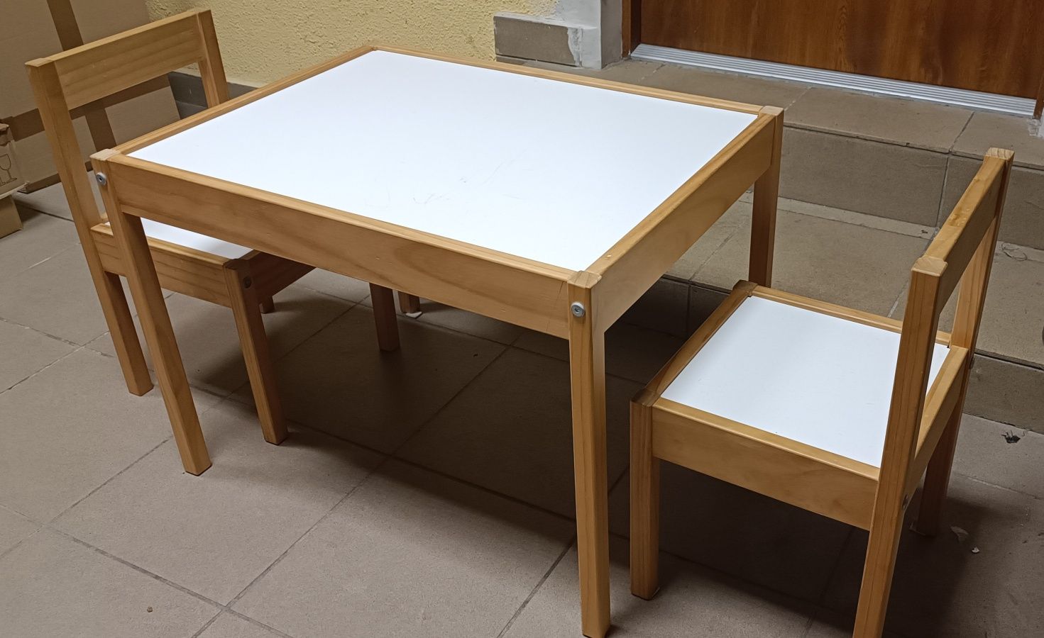 Stolik i krzesła dla dzieci - STAN DOBRY