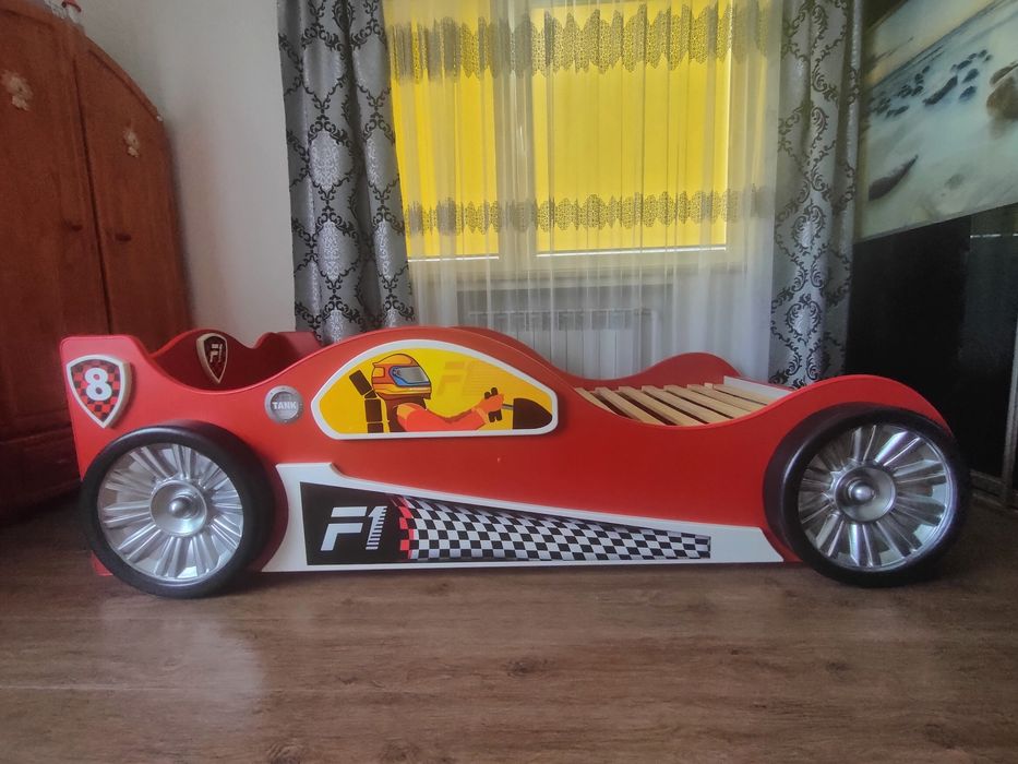 Łóżko dla dziecka - wyścigówka