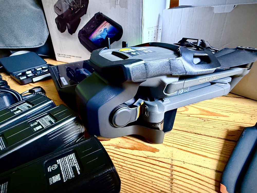 Dron (NOWY!) DJI Mavic 3 Pro - Fly More Combo z RC Pro - plus GRATIS!
