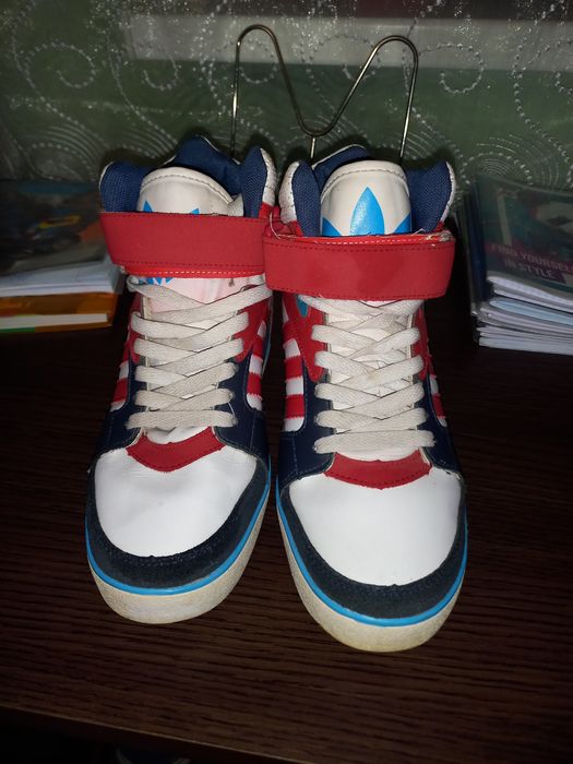 Кросівки снікерси