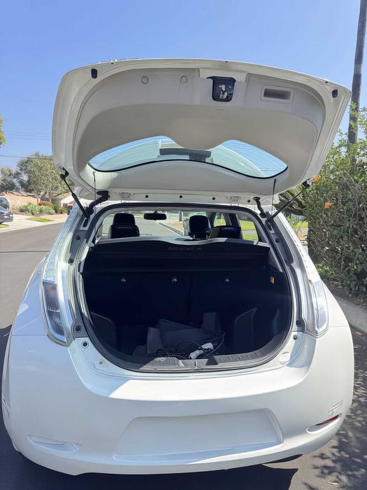 Nissan LEAF SL      2015