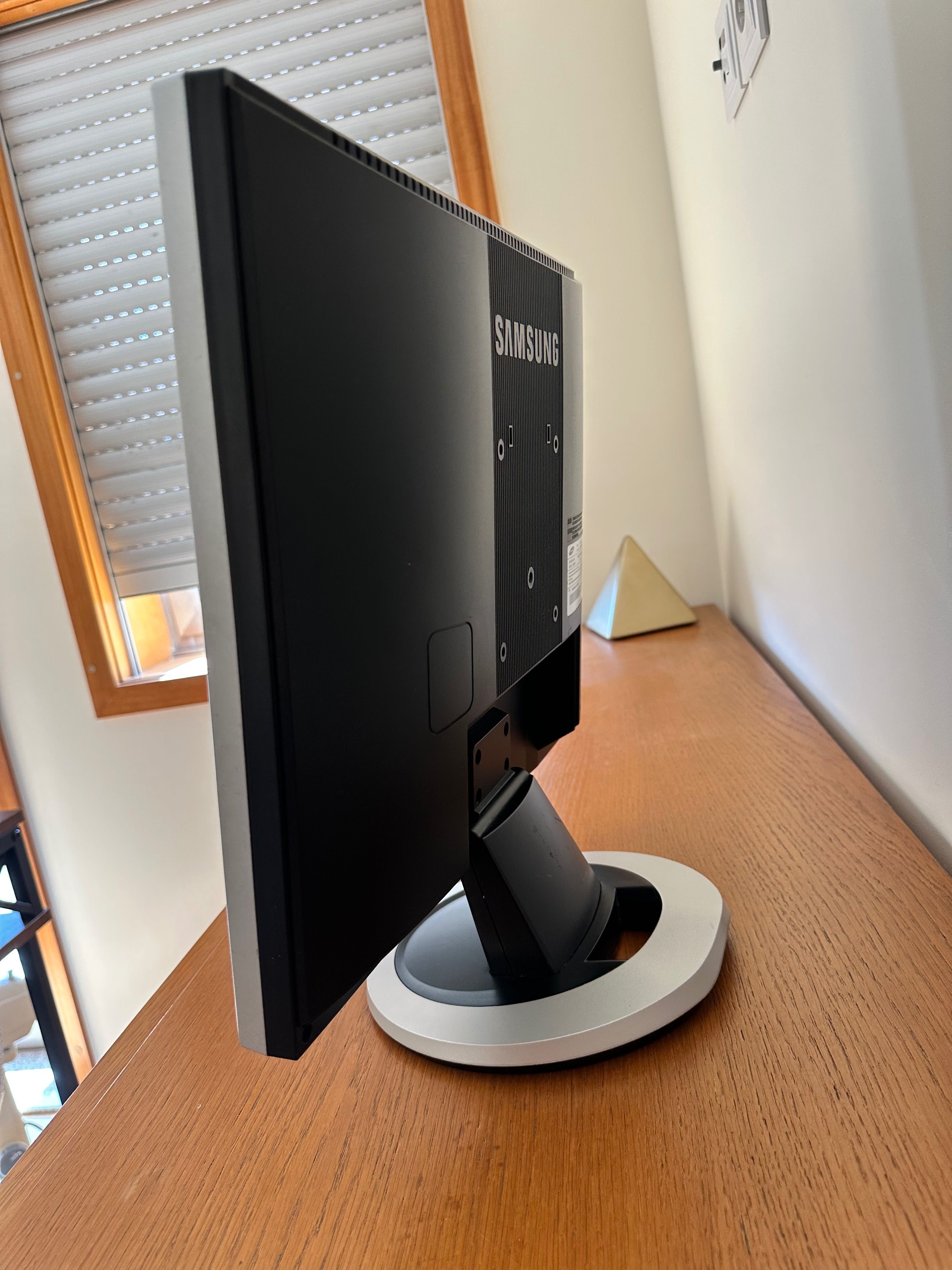 Monitor Samsung 19” (48cm)
