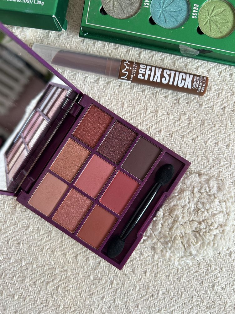 Zestaw kosmetyków używanych paleta cieni pixi makeup obsession nyx