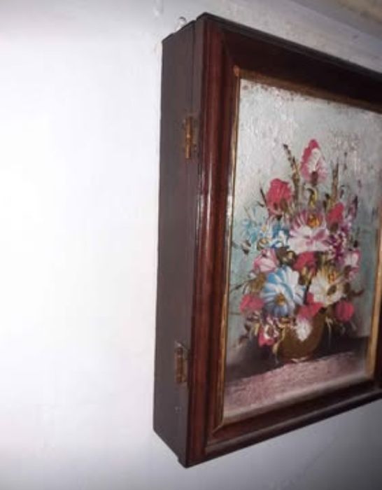 Chaveiro / porta chaves vintage , em madeira, pintura com relevo
Ver d