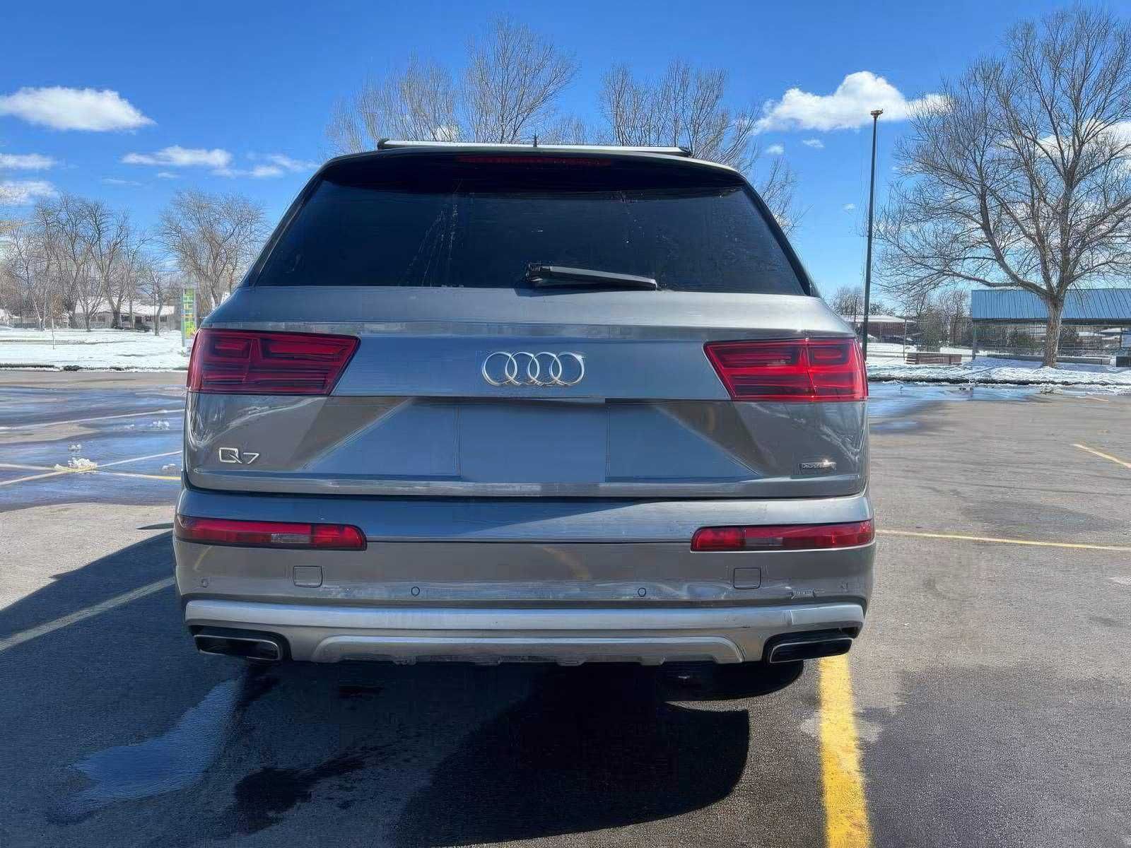 AUDI    Q7     2017