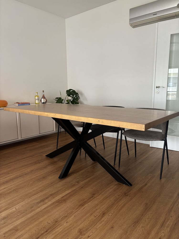 Mesa de sala de jantar - 2 metros