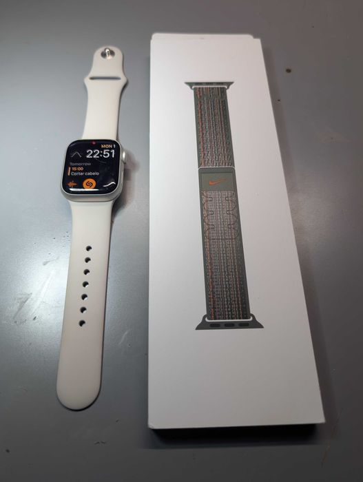 Apple Watch Series 9 41mm + Nike Sport Loop Banda