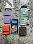 Samsung flip 4 z dodatkowymi etui