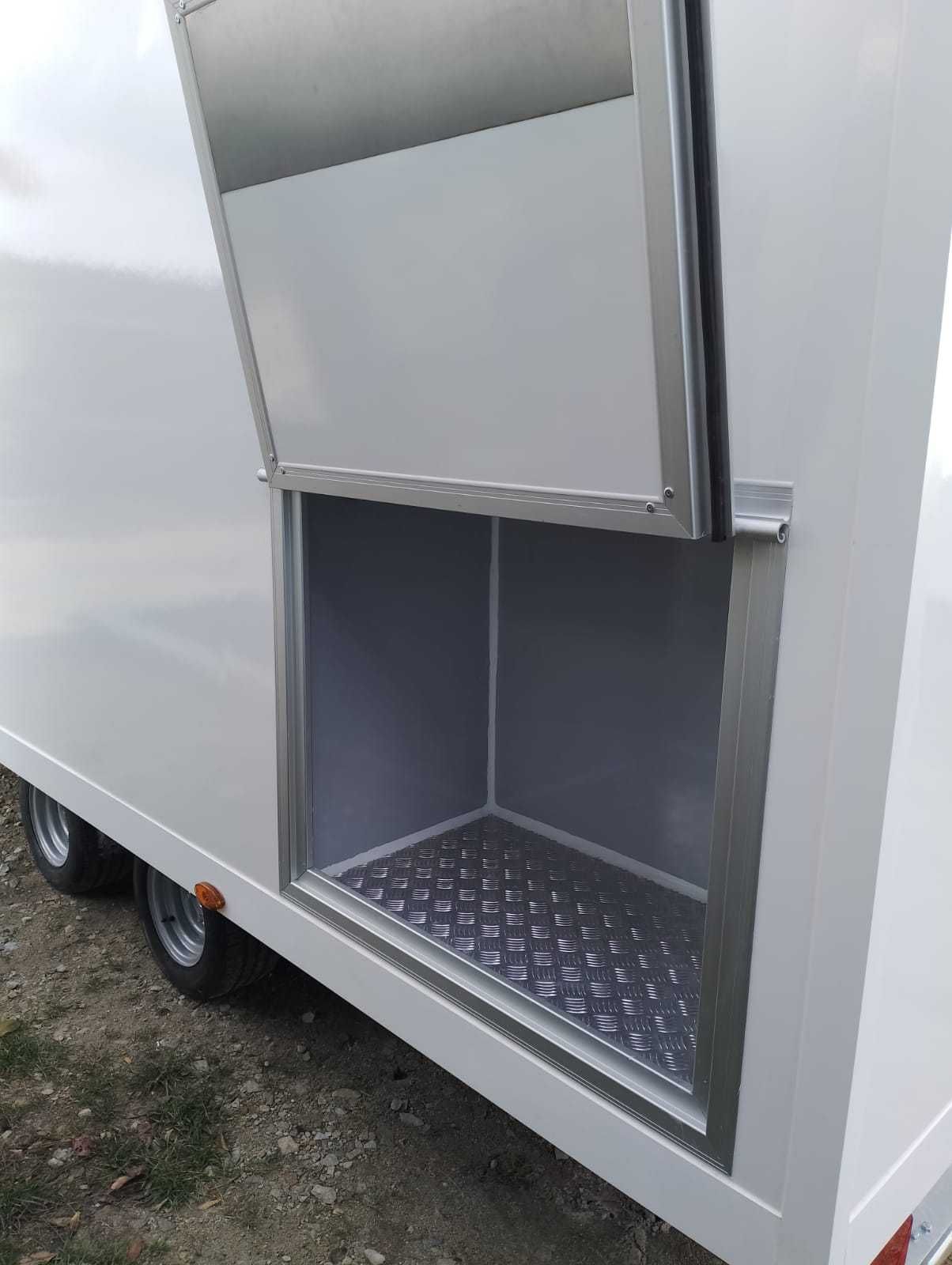 Przyczepa gastronomiczna handlowa foodtruck nowa  5,2 m x 2,3  m