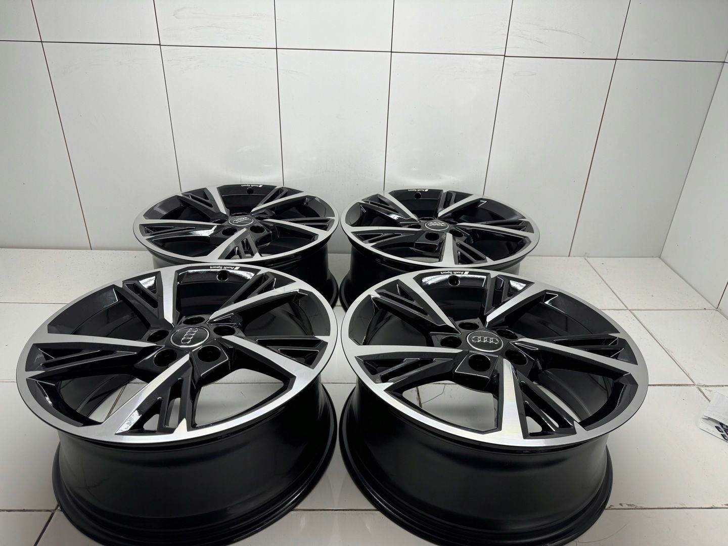 Felgi 18 Audi S3 RS3 A3 S3 8Y0 s-line 8.0" x 18" 5x112 ET 46