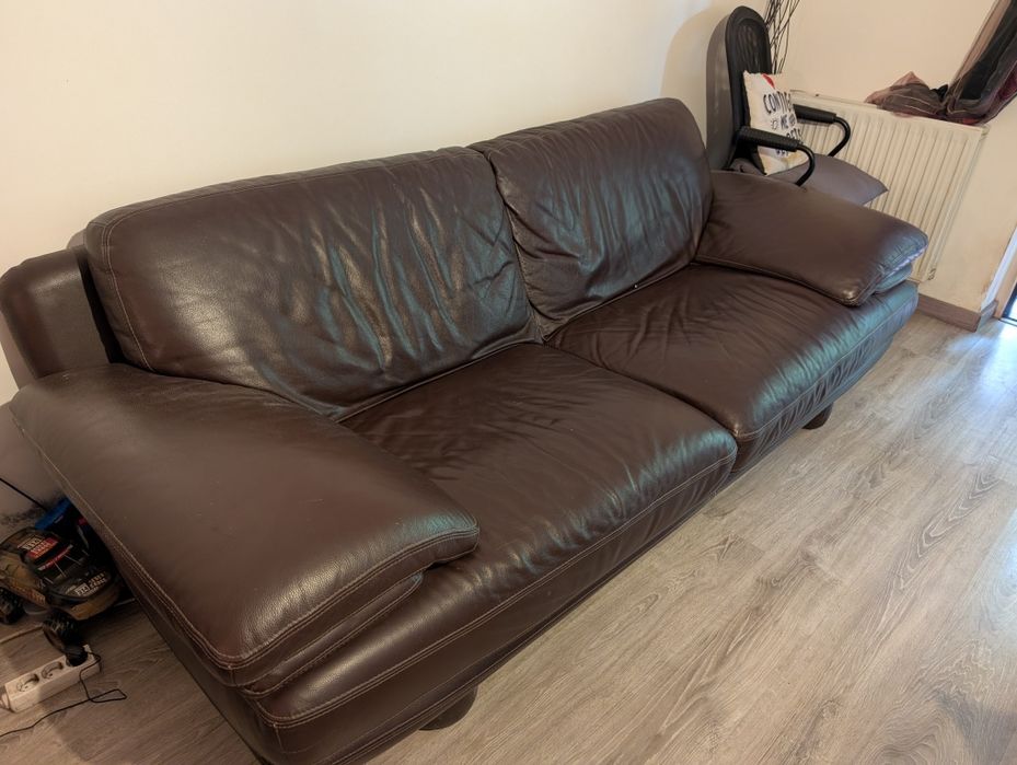 Sofá 3 lugares - Pele - Castanho - Chateaux D'ax