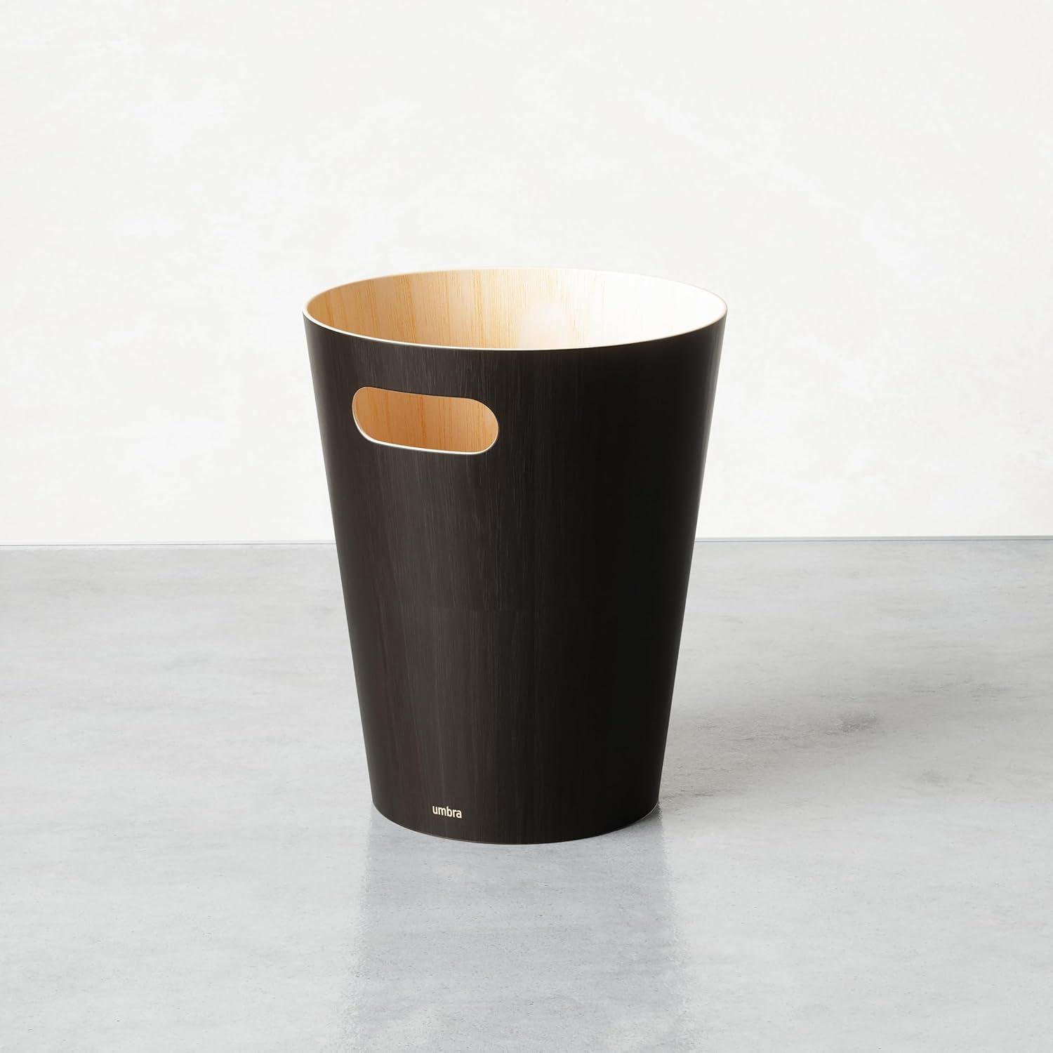 Umbra Woodrow Kosz na Śmieci, Czarny, 7,5L- OPIS