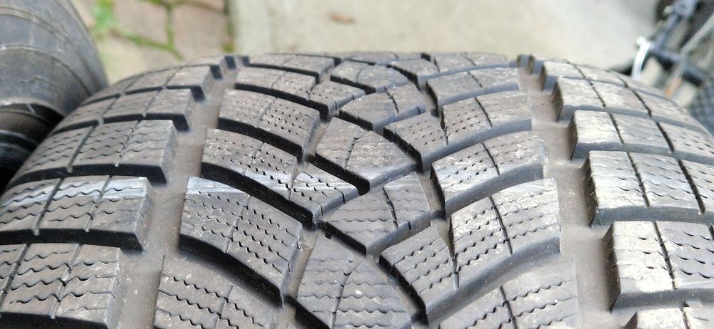 275/45 R20 110V Goodyear ultragrip performance plus 2x7,5 i 2x8,5mm