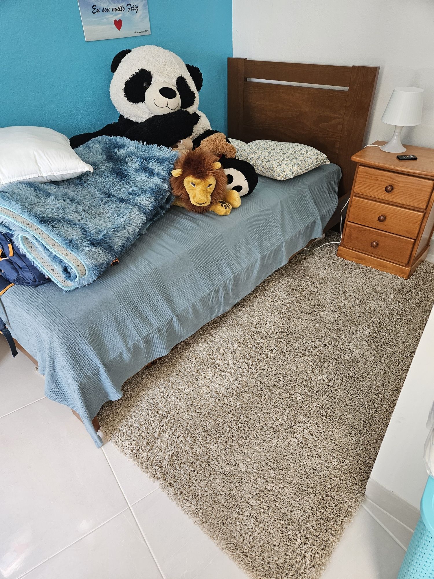 Cama em madeira.