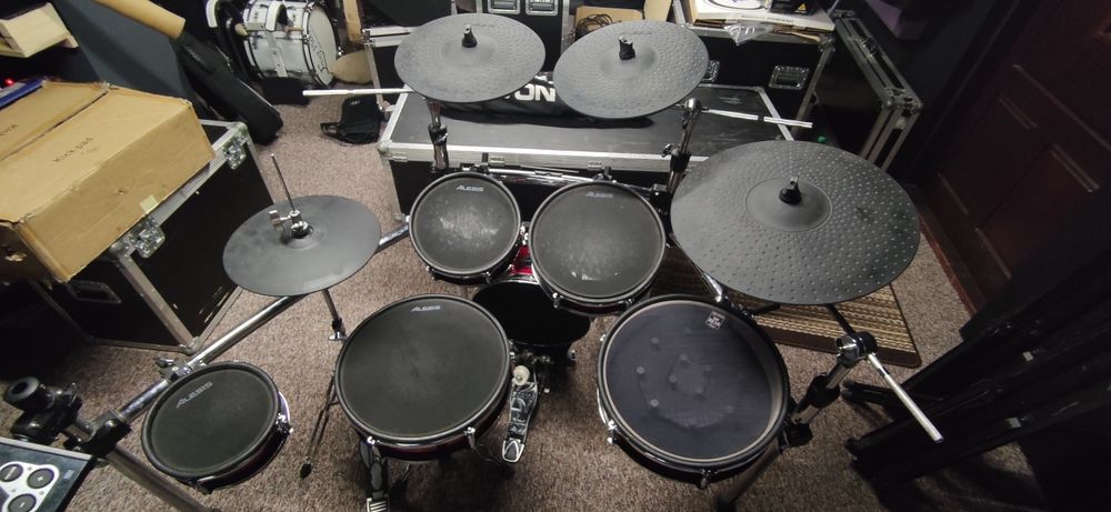 Roland TD25 Alesis Strike Pro Roland VH11
