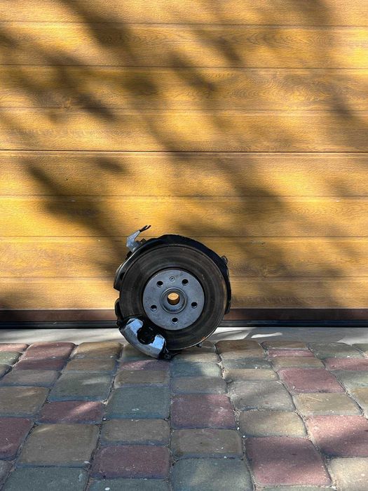 Zwrotnica lewy przód VW Polo 2g