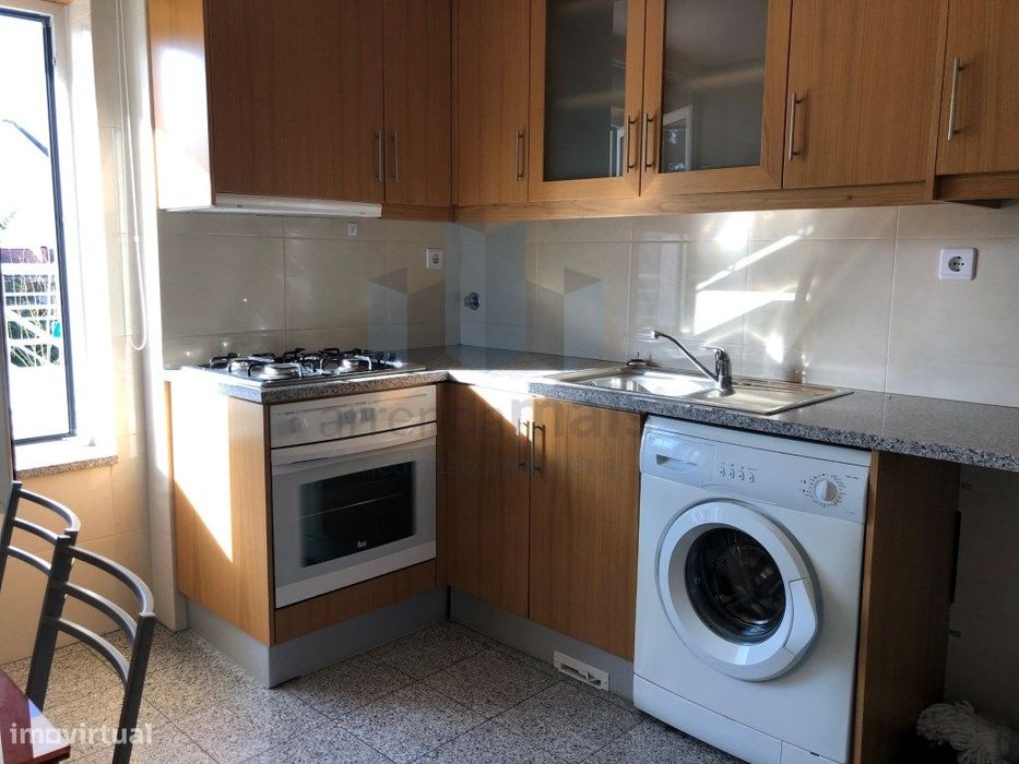 Arrenda-se Apartamento T1 com terraço, mobilado e equipado, com lug...