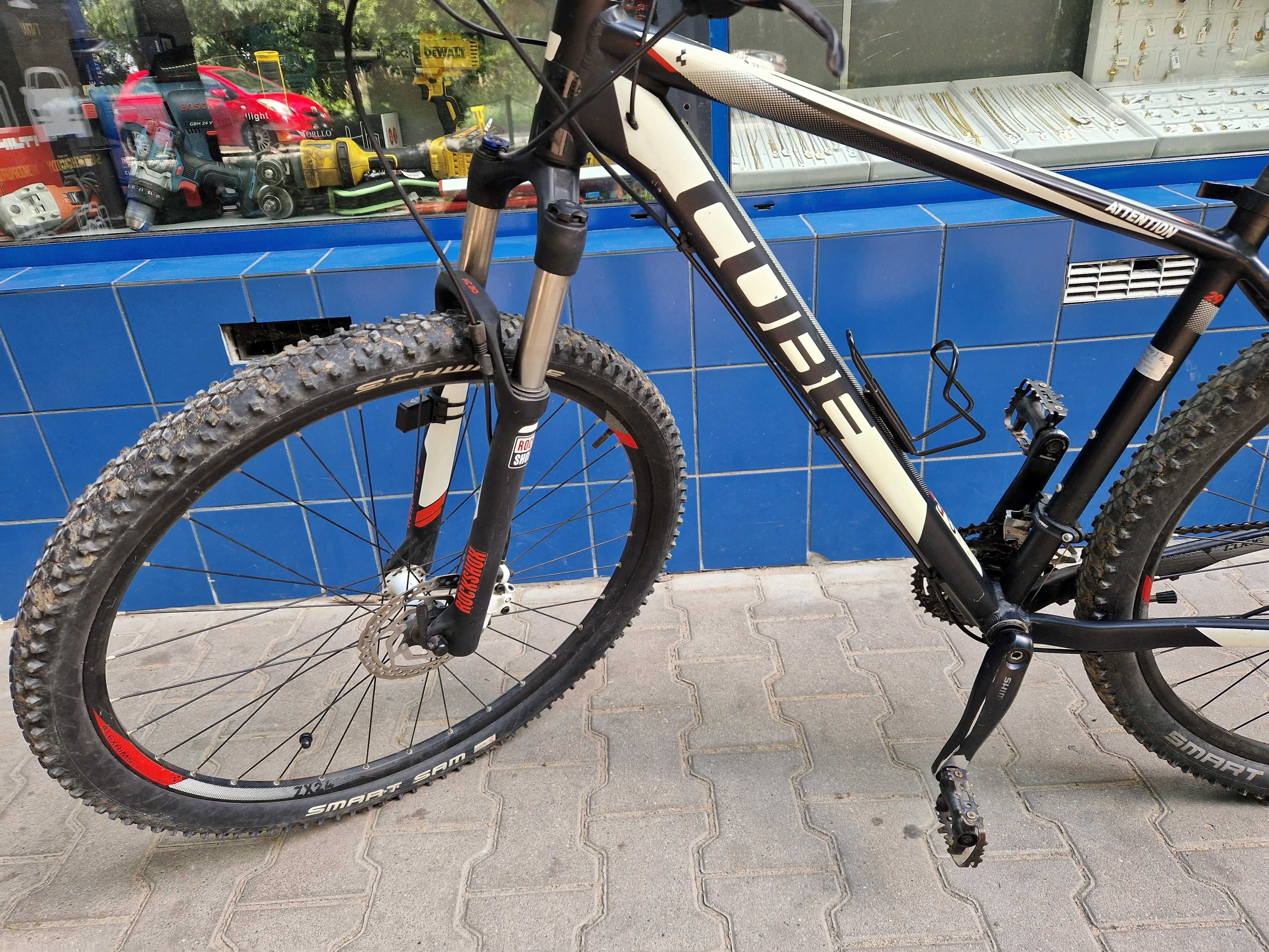 Rower MTB Cube attention