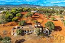 Oportunidade de Investimento - Terreno Urbano com Ruína e Vista Panorâ