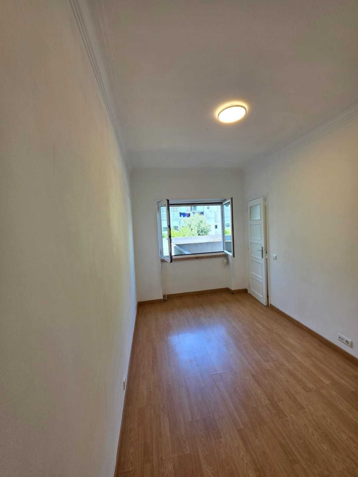 Apartamento T1 com pátio em travessa Henrique Cardoso, 48