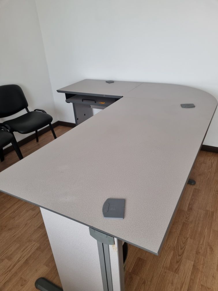Secretaria de escritório cinzenta 142x80x75