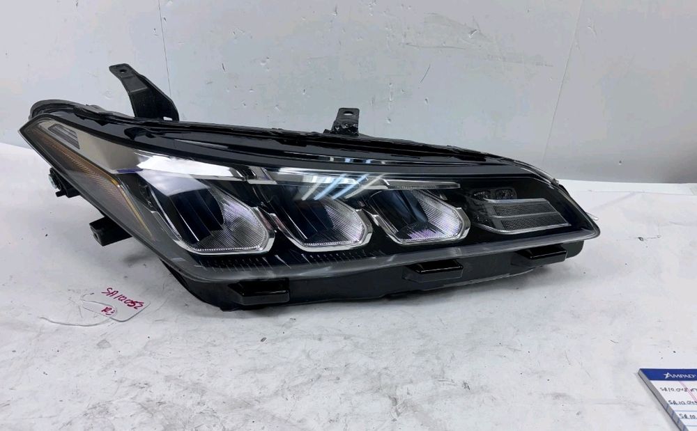 Правая фара Toyota Avalon 2019 2020 2021 оригинал Америка