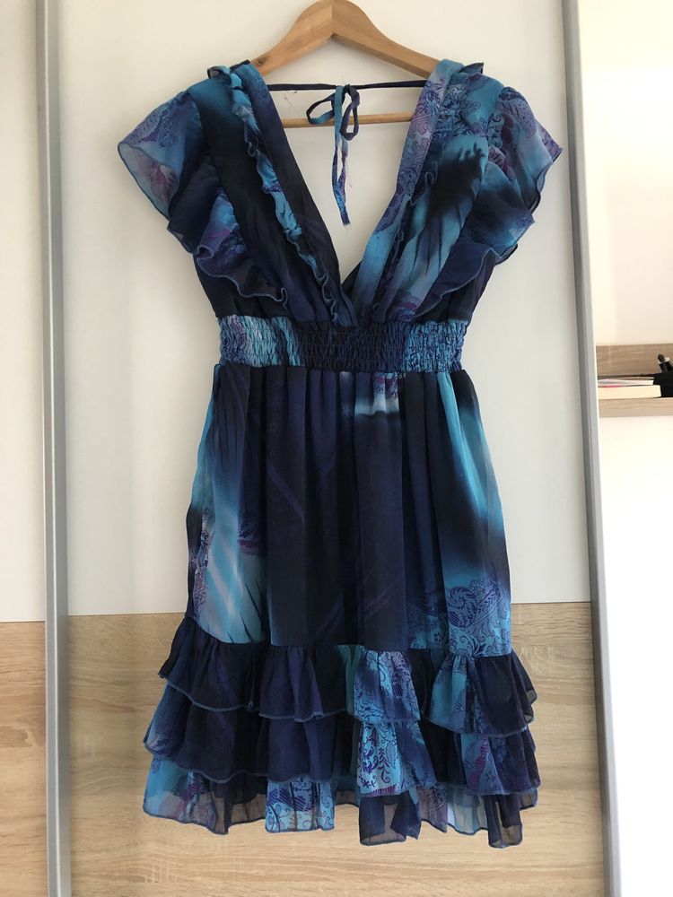 Letnia zwiewna sukienka z falbanami, pareo