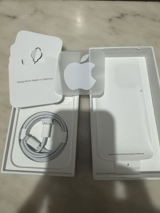 Caixas vazias iphone 14 pro e 13 mini C/cabo Lightning