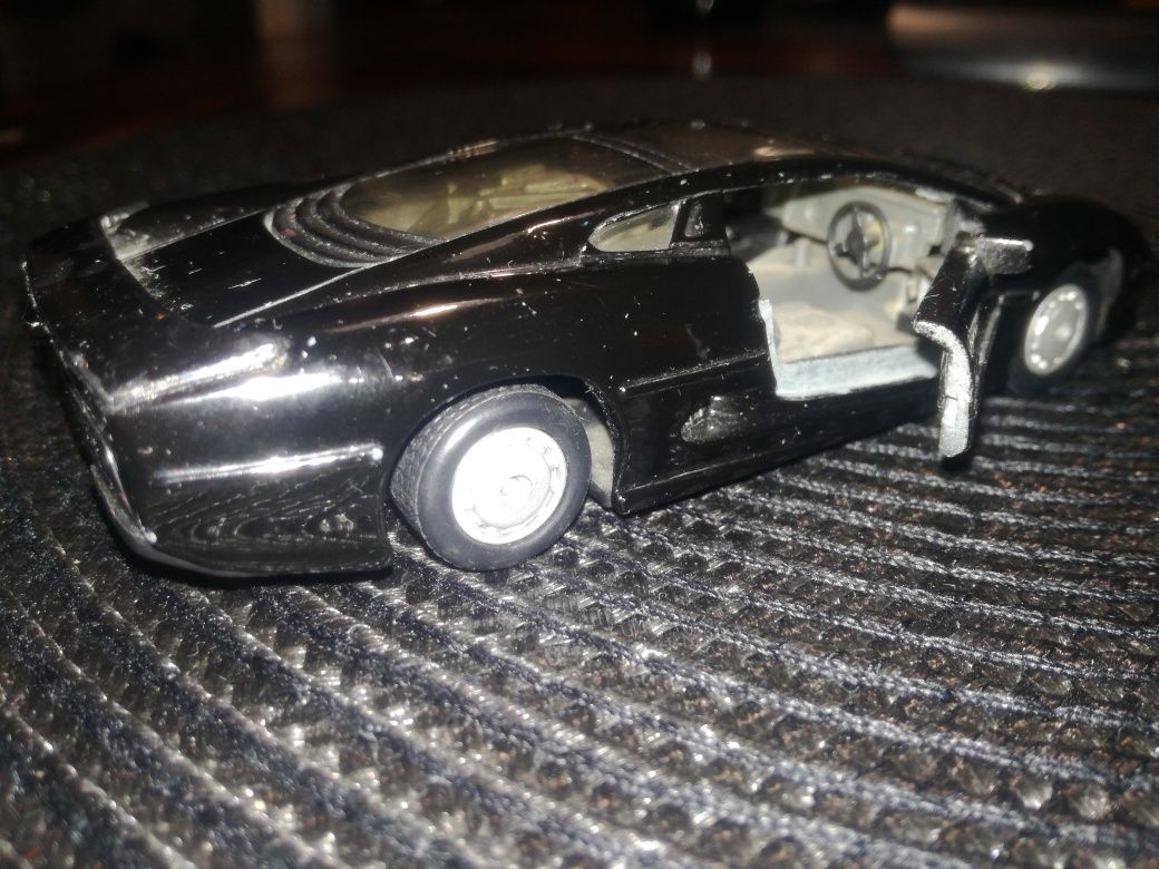 Jaguar xj 220  Maisto skala 1/40