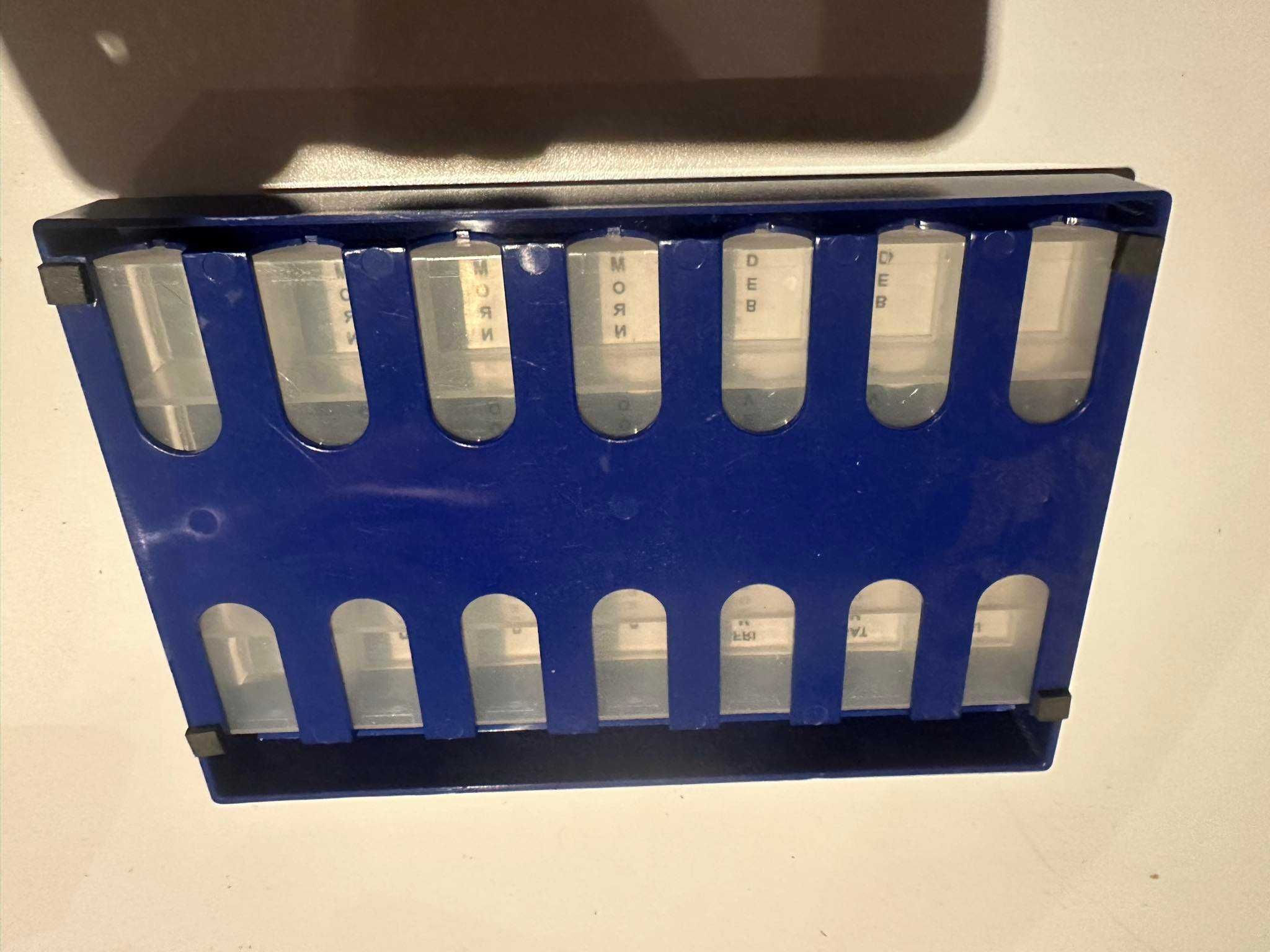 Pudełko na tabletki / 7-dniowy organizer na leki (po angielsku)