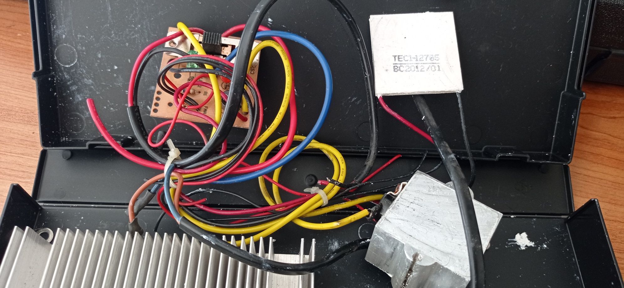Módulo termoeléctrico PELTIER completo, e motores DC